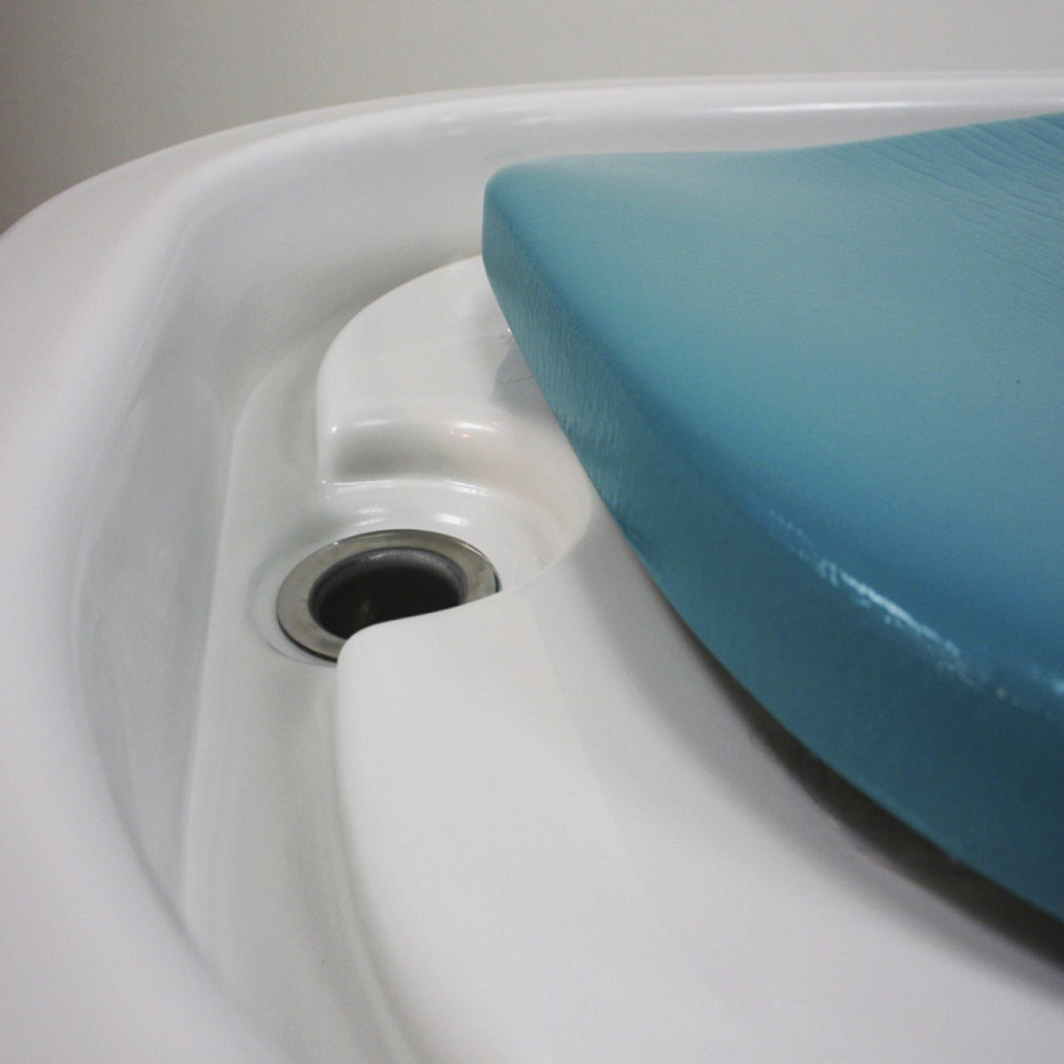 Neptune Battery Spa Wet Table by Touch America