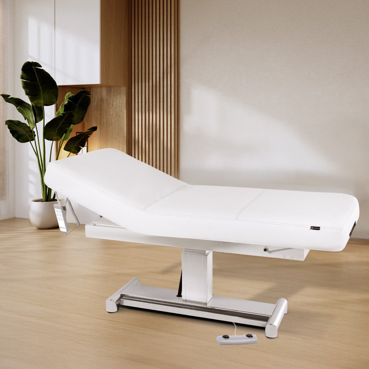 Earthlite - Everest LX Multi-Purpose Treatment Table with Replaceable Mattress