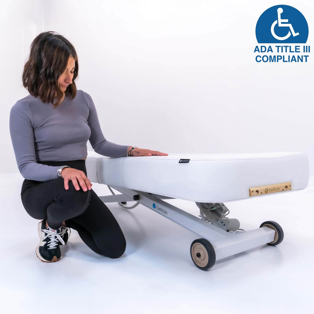 Earthlite - Ellora LX Multi-Purpose Treatment Table with Replaceable Mattress